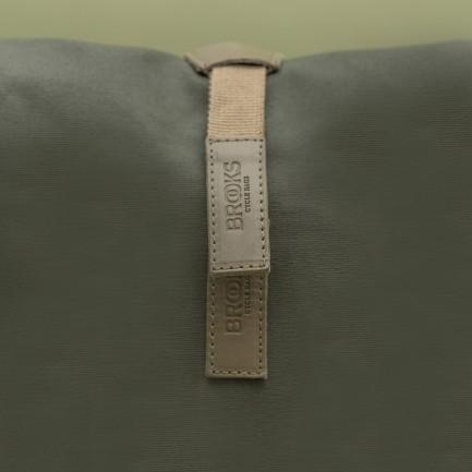 Brooks Pickwick Cotton Canvas Rucksack 26 L - medium, Rollverschluss